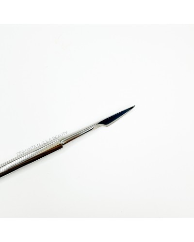 Cuticle Pusher With Knife